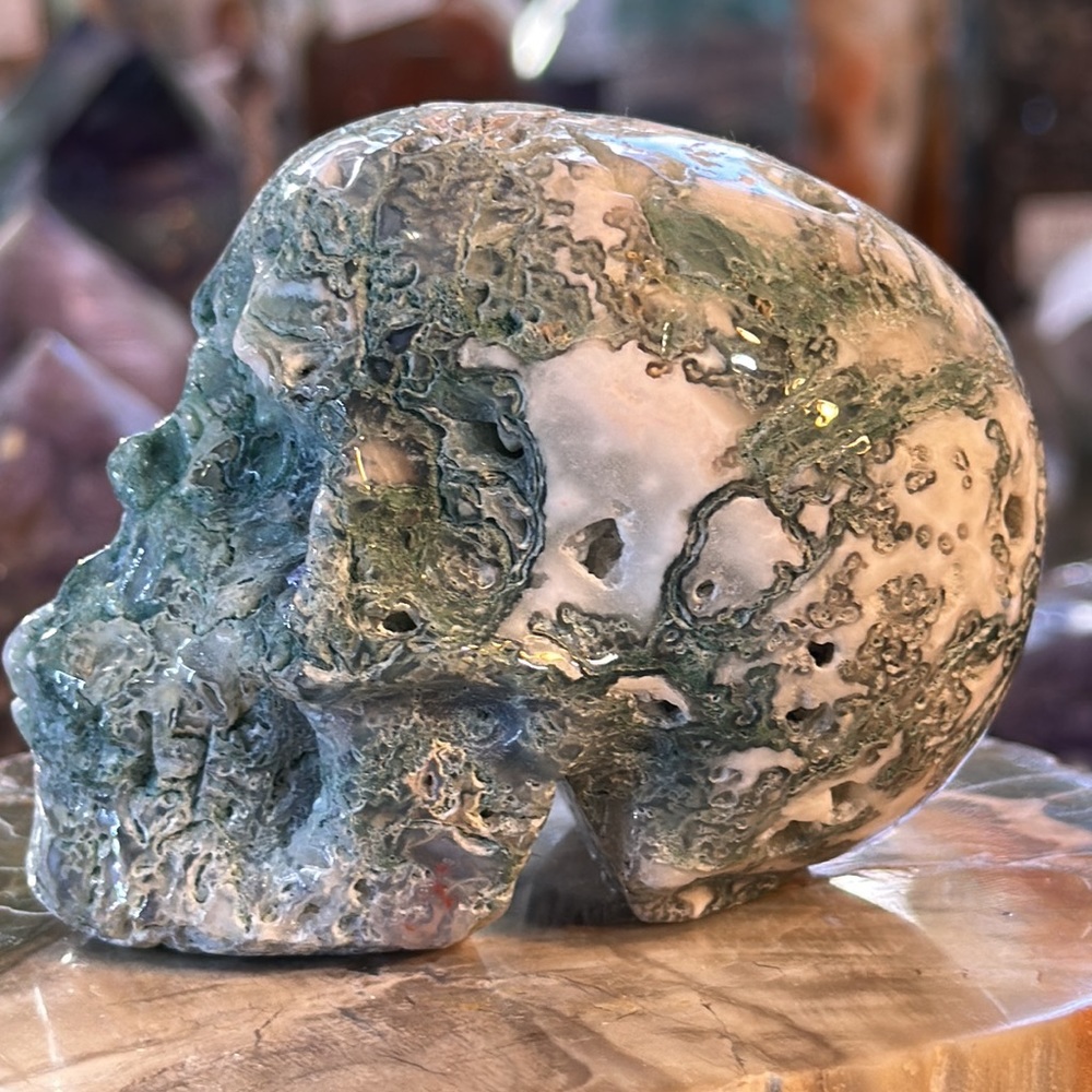 🌸SALE🌸 Moss Agate Crystal Skull Carving! - Picture 10 of 10